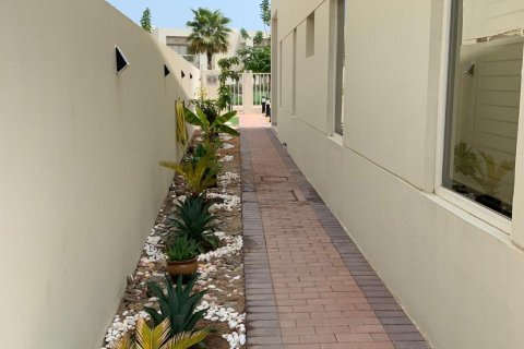 Maison de ville à vendre à  Ras Al Khaimah, EAU 4 chambres, 443 m2 № 735079 - photo 9