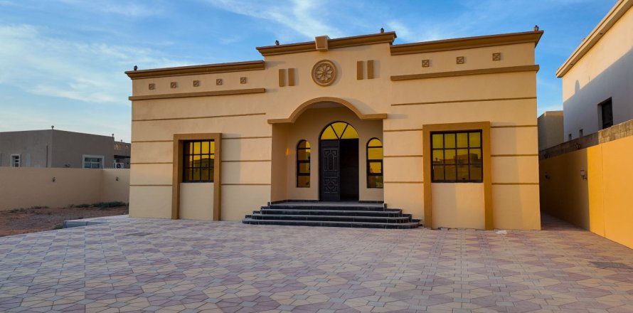 Вілла в Al Riffa, Рас-эль-Хайма, ОАЕ 4 спальні, 929м2 № 735080