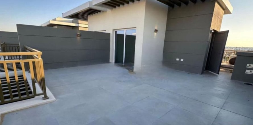 Townhouse in Dubai, UAE 4 bedrooms, 112.2 sq.m. № 700040