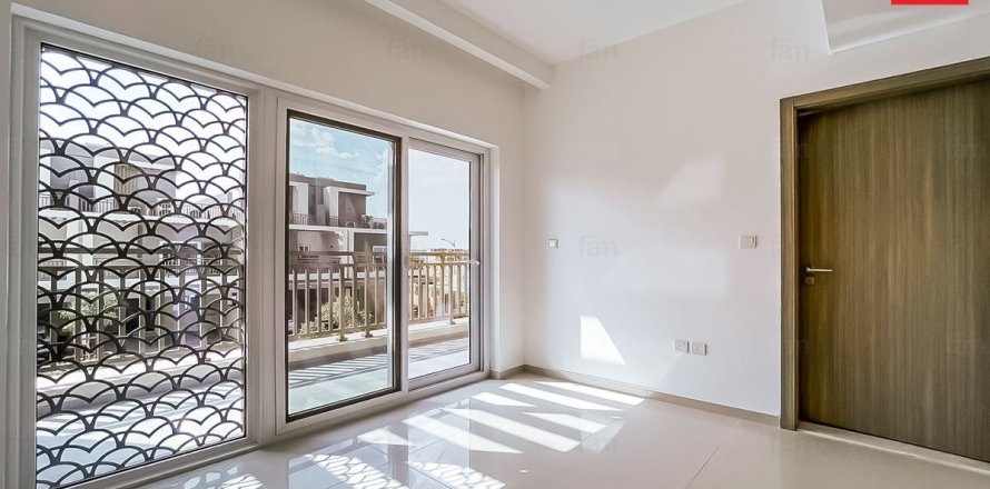 Városi lakóépület itt: Dubai, EAE, 4 hálószoba, 112.2 m², azonosító: 700040