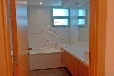 Abu Dhabi, UAE의 판매용 아파트 침실 3개, 179제곱미터 번호 662896 - 사진 16