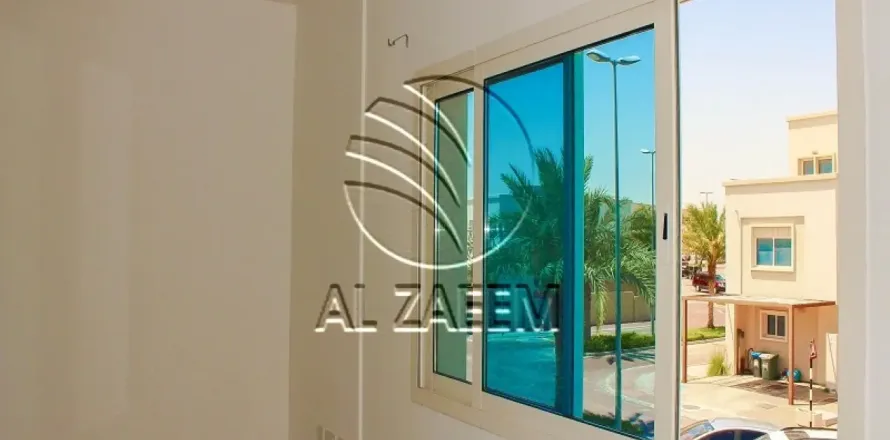 Māja Abu Dhabijā, AAE 4 istabas, 180 m2 Nr. 662900