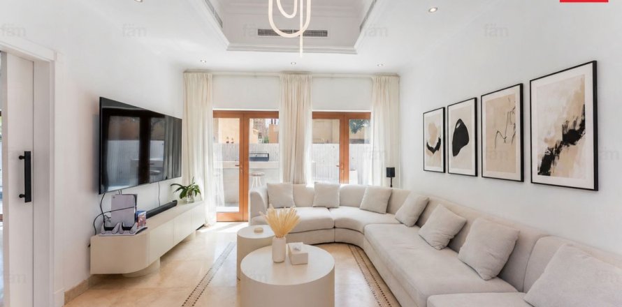 Villa em Al Furjan, Dubai, EAU 3 quartos, 600.1 m2 № 705783