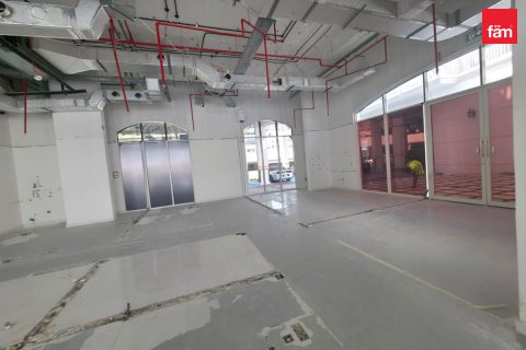 محل تجاري في دبي 120.1 متر مربع . ر قم 708149