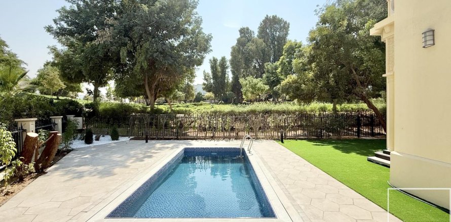 Vila v Jumeirah Islands, Dubai, SAE 4 ložnice, 955 m² Č.: 656017