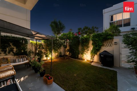 Řadový dům v Dubai, SAE 3 ložnice, 167.9 m² Č.: 668689 - fotografie 6