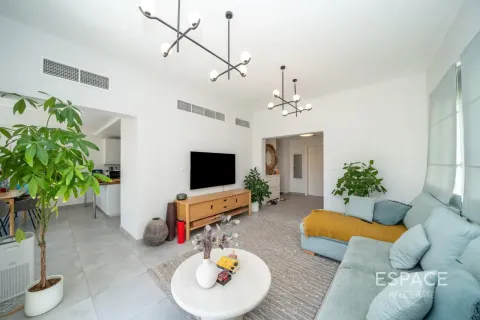 Villa para arrendamento em The Springs, Dubai, EAU 3 quartos, 270 m2 № 738275 - foto 1