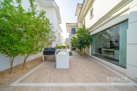 Villa Palm Jumeirah, Dubaijā, AAE 3 istabas, 465 m2 Nr. 738279 - attēls 17