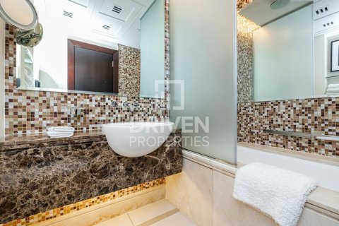 Apartamento en venta en Downtown Dubai (Downtown Burj Dubai), Dubai, EAU 1 dormitorio, 86 m2 № 653790 - foto 12