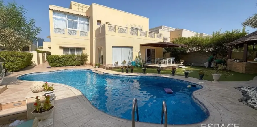 Huvila Meadows, Dubai, Arabiemiraatit 5 makuuhuonetta, 391 m2 № 661106