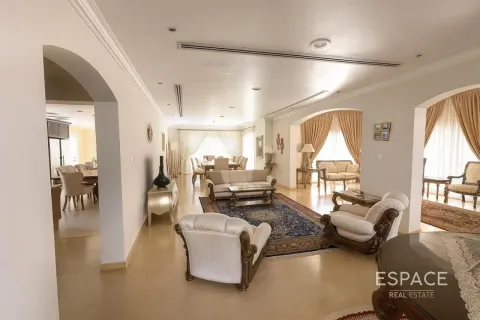Huvila Meadows, Dubai, Arabiemiraatit 5 makuuhuonetta, 391 m2 № 661106 - kuva 2