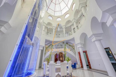 Vilă de închiriat în Emirates Hills, Dubai, EAU 8 dormitoare, 1486 mp.  №703384 - poză 2