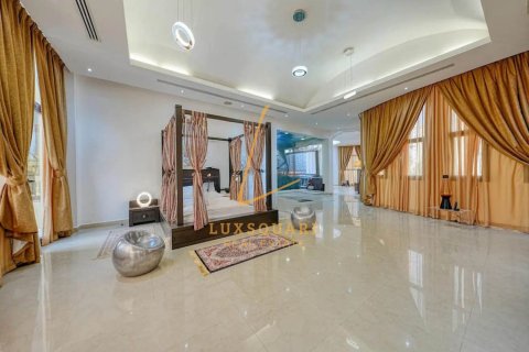 Vilă de închiriat în Emirates Hills, Dubai, EAU 8 dormitoare, 1486 mp.  №703384 - poză 16