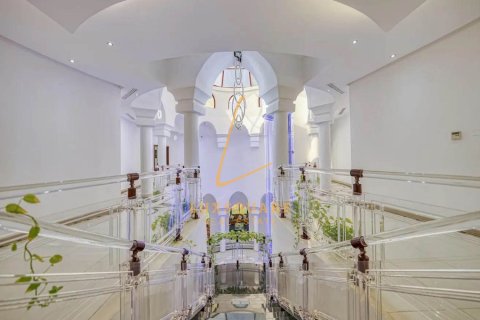 Vilă de închiriat în Emirates Hills, Dubai, EAU 8 dormitoare, 1486 mp.  №703384 - poză 14