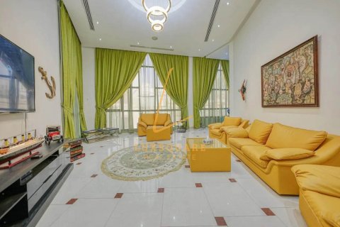 Vilă de închiriat în Emirates Hills, Dubai, EAU 8 dormitoare, 1486 mp.  №703384 - poză 13