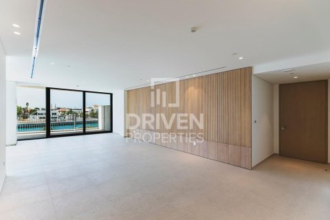 Huoneisto Jumeirah, Dubai, Arabiemiraatit 4 makuuhuonetta, 341.42 m2 № 762464 - kuva 1