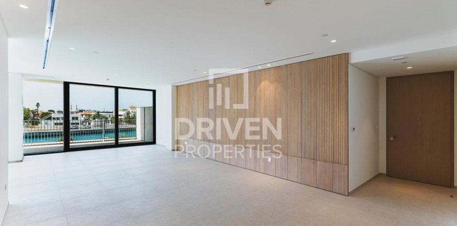Huoneisto Jumeirah, Dubai, Arabiemiraatit 4 makuuhuonetta, 341.42 m2 № 762464