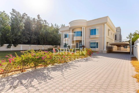 Huvila Umm Al Sheif, Dubai, Arabiemiraatit 5 makuuhuonetta, 1393.55 m2 № 746038 - kuva 1