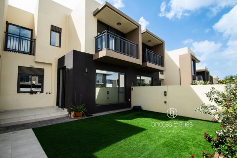 Villa in Dubai Hills Estate, UAE 3 bedrooms, 194 sq.m. № 687853 - photo 2