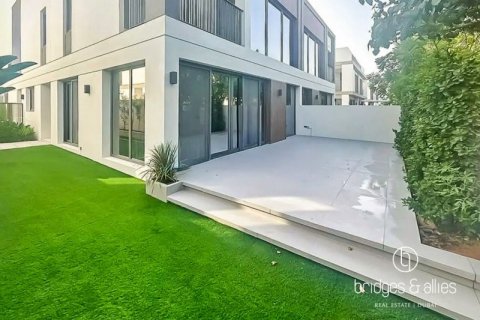 Villa te huur in Dubai, VAE 4 slaapkamers, 143.9 vr.m., nr 670139 - foto 2