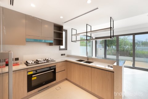 Villa te huur in Dubai, VAE 4 slaapkamers, 143.9 vr.m., nr 670139 - foto 3