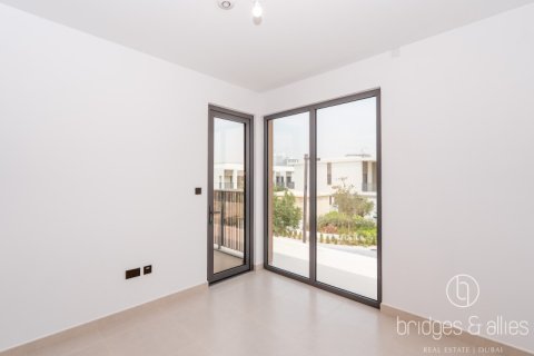 Villa te huur in Dubai, VAE 4 slaapkamers, 143.9 vr.m., nr 670139 - foto 8