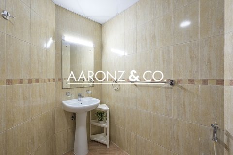 Apartamento para arrendamento em Jumeirah Lake Towers, Dubai, EAU 3 quartos, 106 m2 № 705290 - foto 7