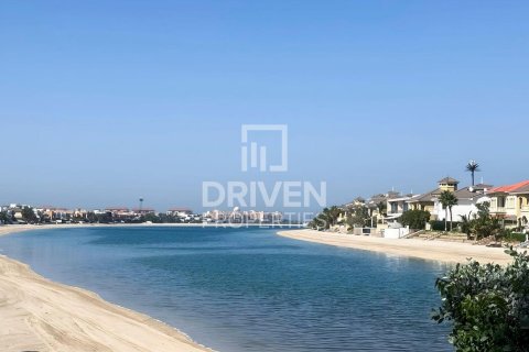 Vila v Palm Jumeirah, Dubai, SAE 4 spálne, 468.79 m2 č. 746148 - Fotografia 3