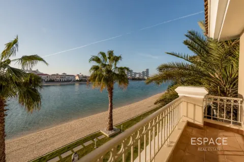 Villa in Palm Jumeirah, Dubai, UAE 5 bedrooms, 511 sq.m. № 737976