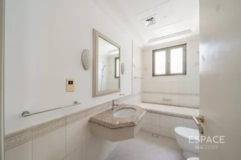 Vila u gradu Palm Jumeirah, Dubai, UAE 5 spavaće sobe, 511 m2 Br. 737976 - Slika 5