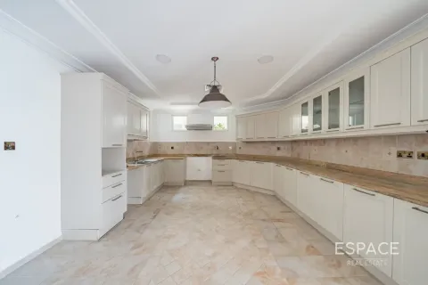 Vila u gradu Palm Jumeirah, Dubai, UAE 5 spavaće sobe, 511 m2 Br. 737976 - Slika 4