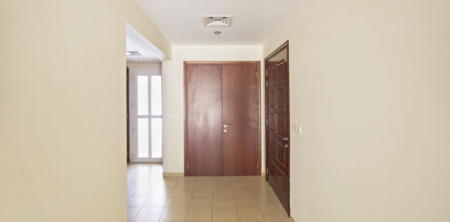 Townhouse in Arabian Ranches, Dubai, UAE 2 bedrooms, 213 sq.m. № 726041