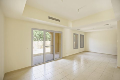 Townhouse in Arabian Ranches, Dubai, UAE 2 bedrooms, 213 sq.m. № 726041 - photo 6