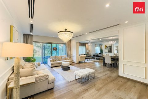 Villa in Jumeirah Park, Dubai, UAE 4 bedrooms, 510.8 sq.m. № 689448 - photo 2