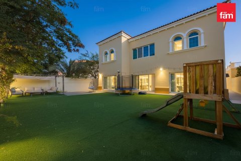 Villa in Jumeirah Park, Dubai, UAE 4 bedrooms, 510.8 sq.m. № 689448