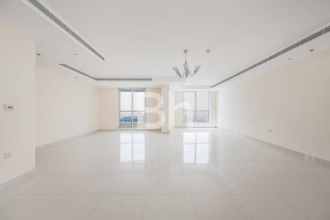 Apartment til salg i Jumeirah Lake Towers, Dubai, UAE 4 soveværelser, 237 kvm № 643076 - foto 2