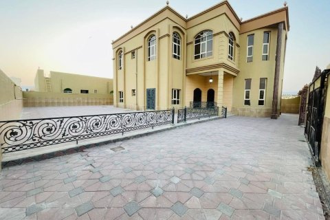 Vila u gradu Ras Al Khaimah, UAE 5 spavaće sobe, 929 m2 Br. 734786 - Slika 23