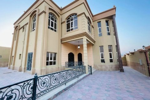 Vila u gradu Ras Al Khaimah, UAE 5 spavaće sobe, 929 m2 Br. 734786 - Slika 1