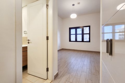 Lägenhet till försäljning i Dubai, UAE 2 sovrum, 129 kvm Nr. 696292 - fotografi 3