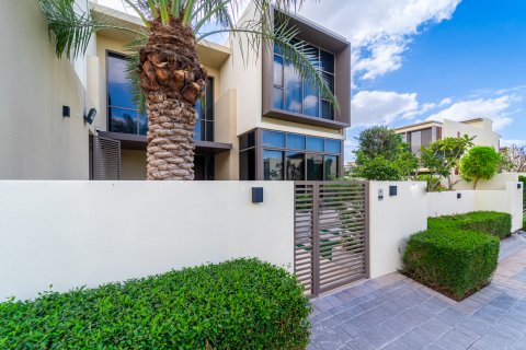 Dubai, BAE’de satılık villa 5 yatak odası, 522 m&sup2; No 696290 - fotoğraf 3