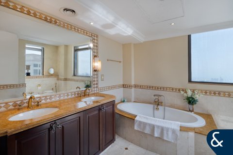 Apartment in Jumeirah Beach Residence, Dubai, UAE 4 bedrooms, 758 sq.m. № 666269 - photo 11