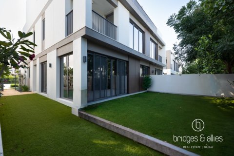 Vilă în Tilal Al Ghaf, Dubai, EAU 4 dormitoare, 249 mp.  №697425