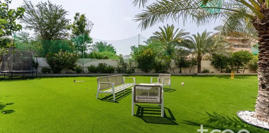 Villa à Arabian Ranches, Dubai, EAU: 5 chambres, 557.42 m2 № 739184