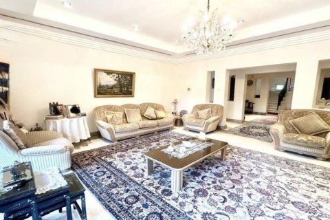 Villa en venta en Meadows, Dubai, EAU 5 dormitorios, 76.92 m2 № 739180 - foto 5