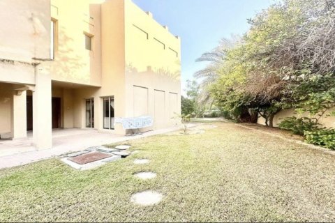 Villa en venta en Meadows, Dubai, EAU 5 dormitorios, 76.92 m2 № 739180 - foto 2