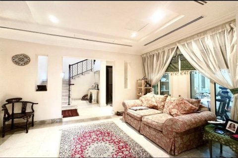Villa en venta en Meadows, Dubai, EAU 5 dormitorios, 76.92 m2 № 739180 - foto 4