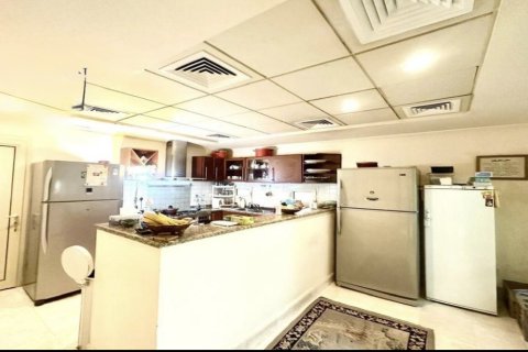 Villa en venta en Meadows, Dubai, EAU 5 dormitorios, 76.92 m2 № 739180 - foto 8
