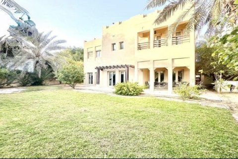 Villa a Meadows, Dubai, EAU 5 camere da letto, 76.92 mq. № 739180