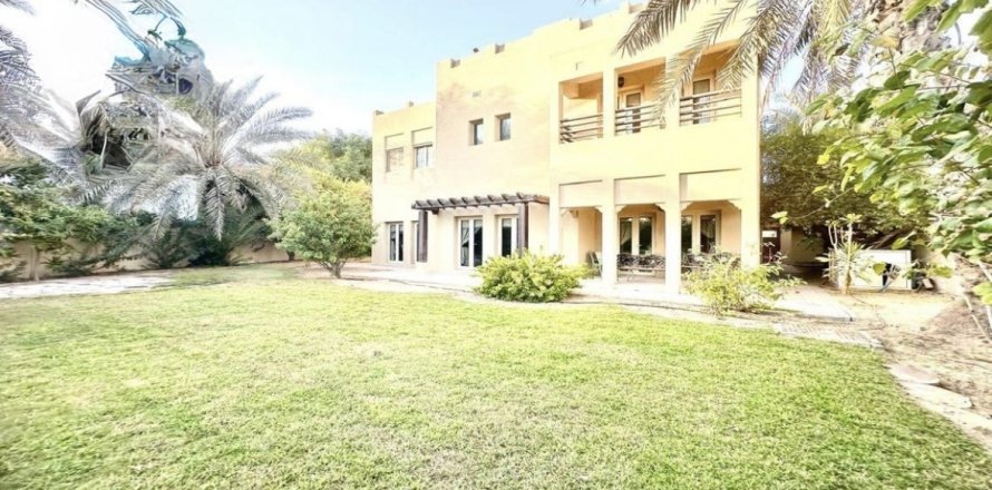 Villa en Meadows, Dubai, EAU 5 dormitorios, 76.92 m² № 739180