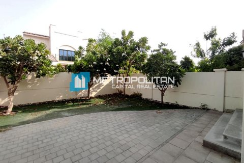 Villa til salg i Abu Dhabi, UAE 3 soveværelser, 299.1 kvm № 700240 - foto 12